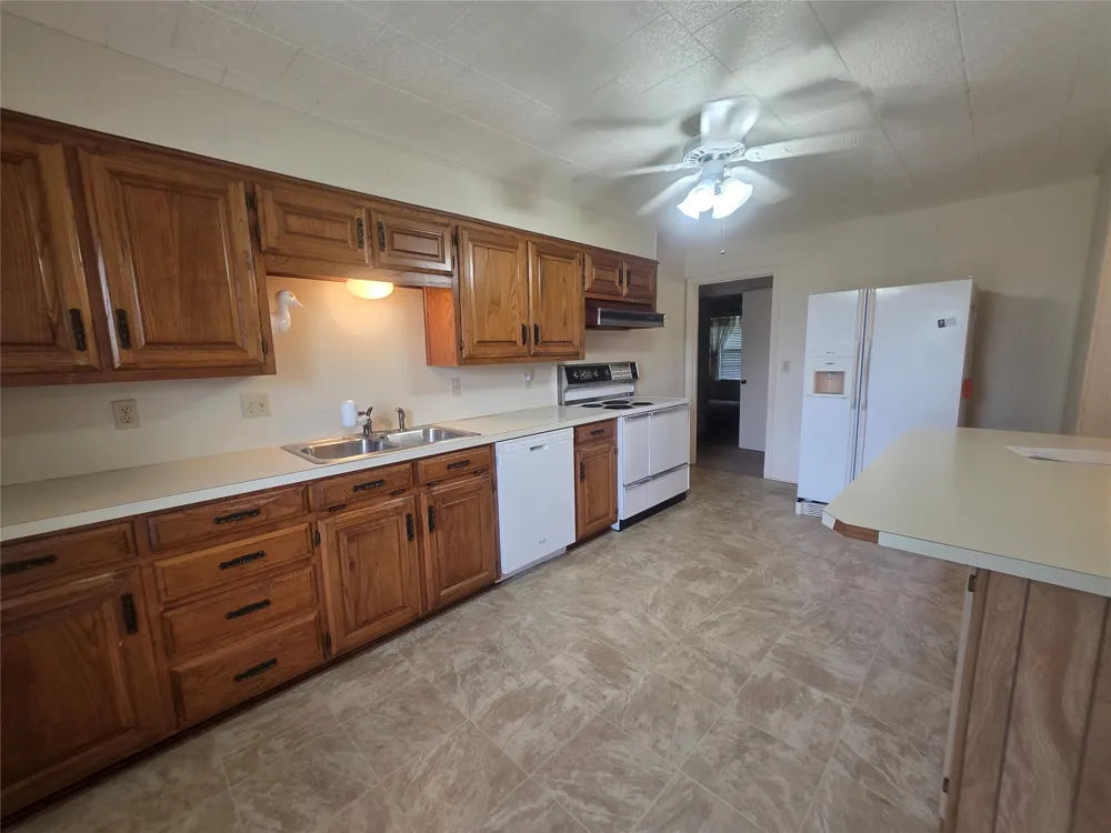 1213 Hillcrest Drive Graham, TX 76450