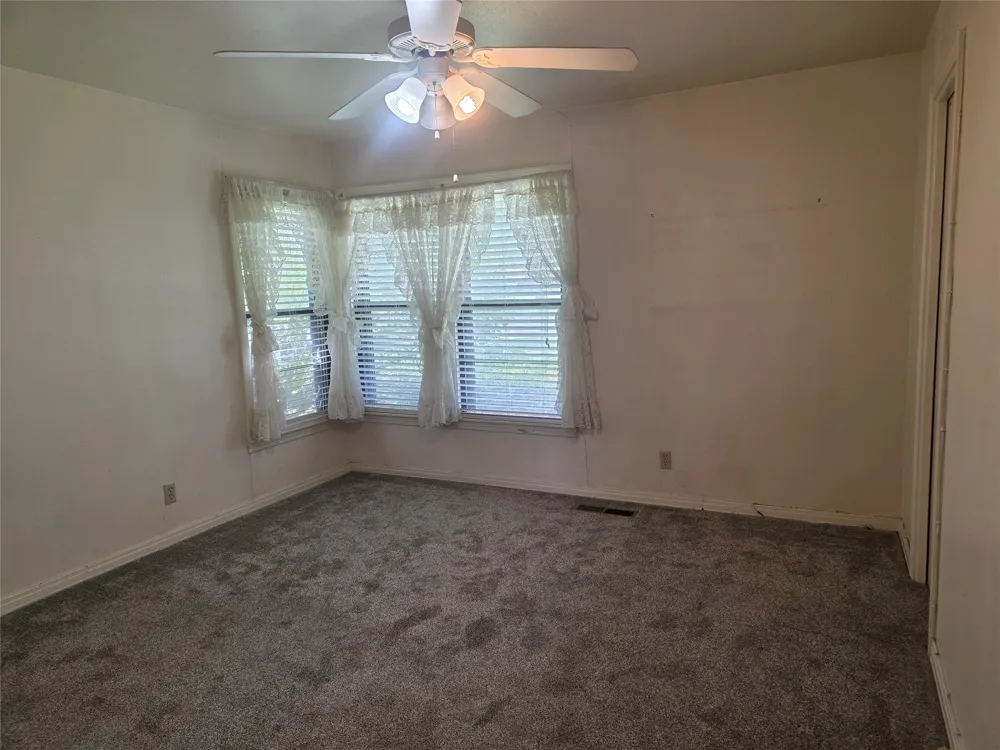 1213 Hillcrest Drive Graham, TX 76450