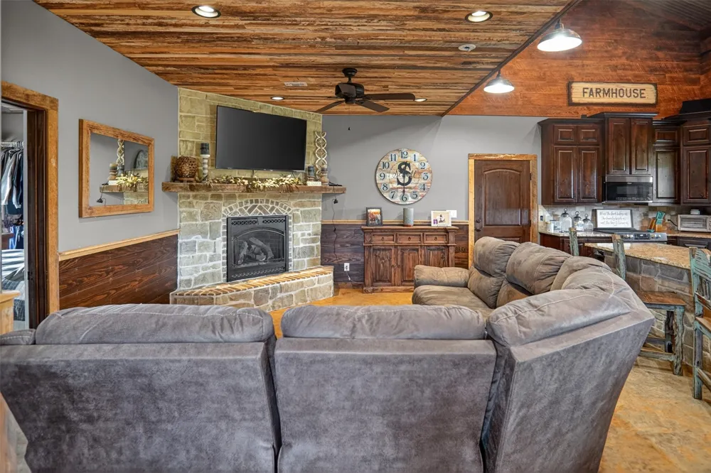 1524 County Road 34520 Sumner, TX 75486