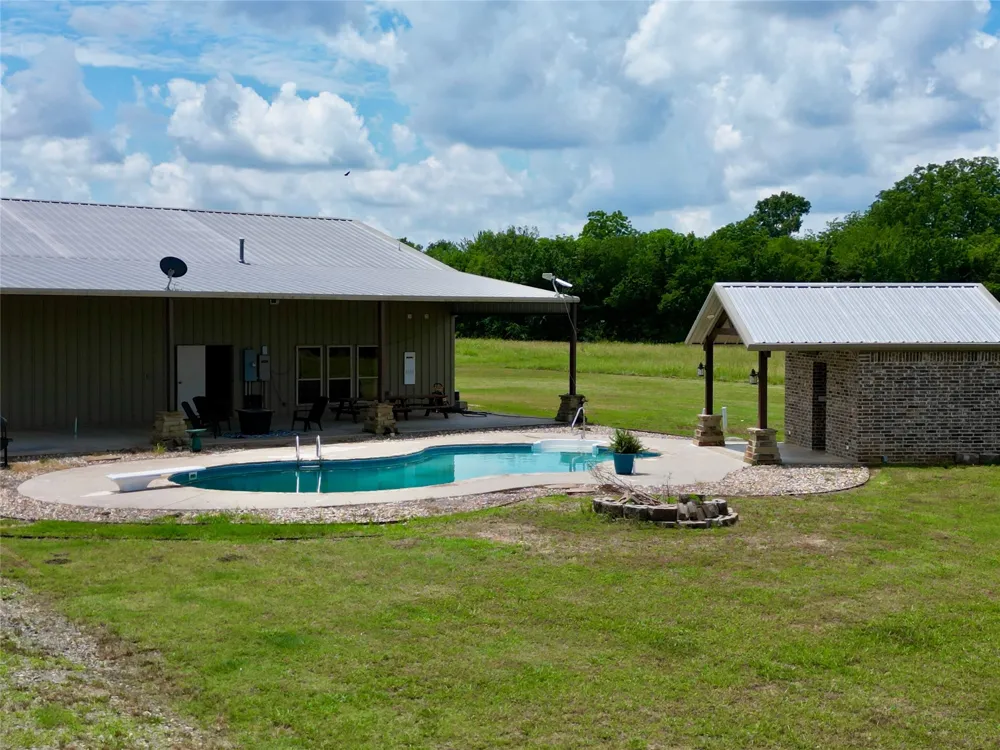1524 County Road 34520 Sumner, TX 75486