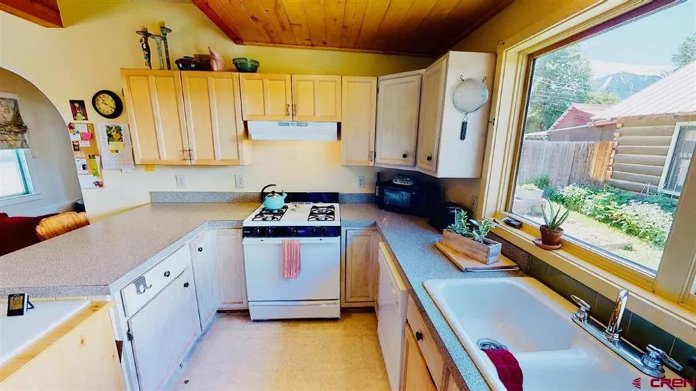 339 Onarga Avenue Paonia, CO 81428
