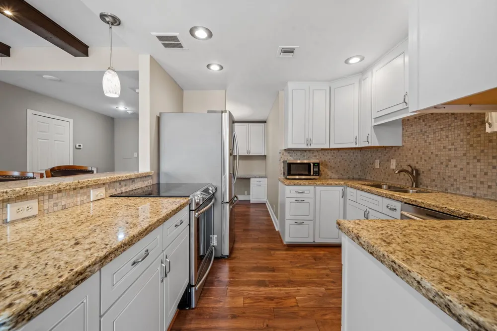 49 Briar Hollow Lane #401 Houston, TX 77027