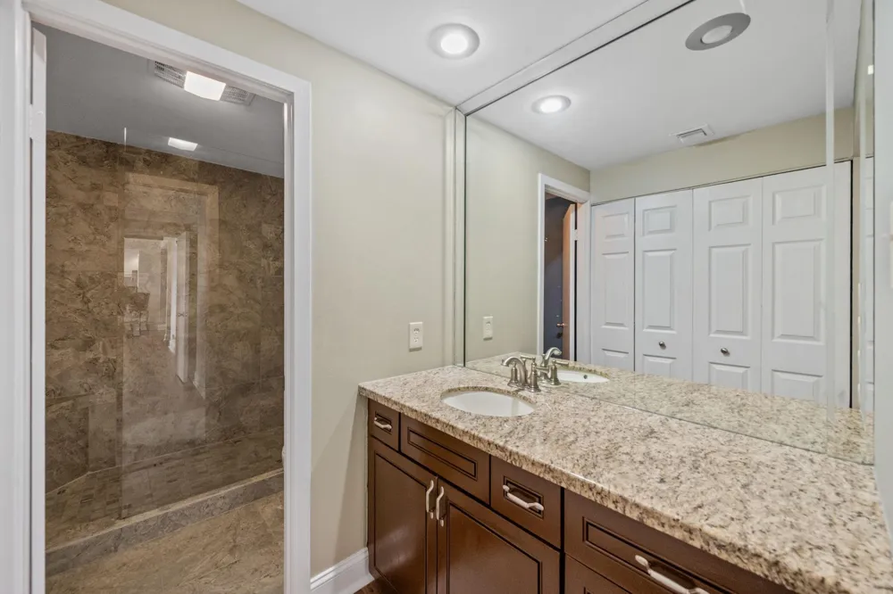 49 Briar Hollow Lane #401 Houston, TX 77027