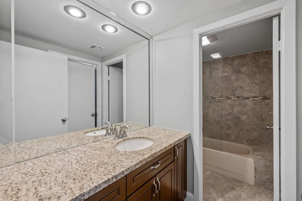 49 Briar Hollow Lane #401 Houston, TX 77027