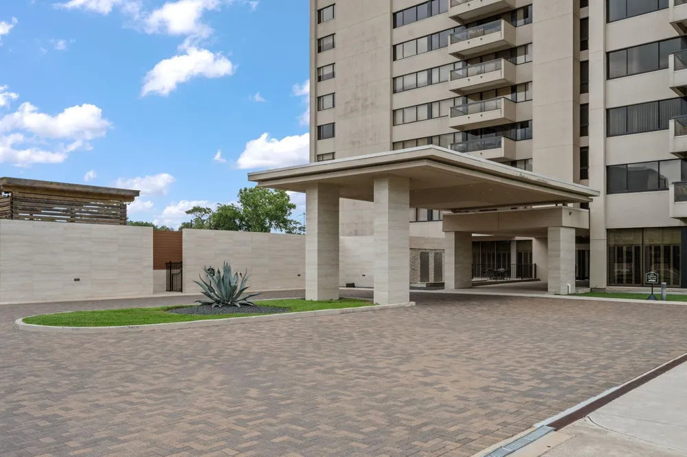 49 Briar Hollow Lane #401 Houston, TX 77027