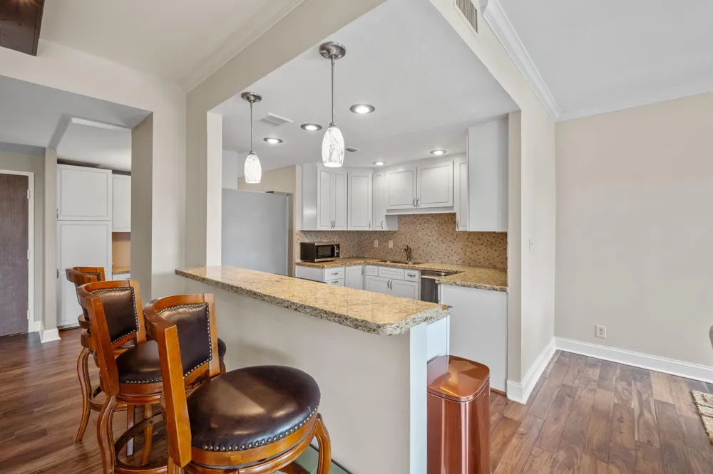 49 Briar Hollow Lane #401 Houston, TX 77027