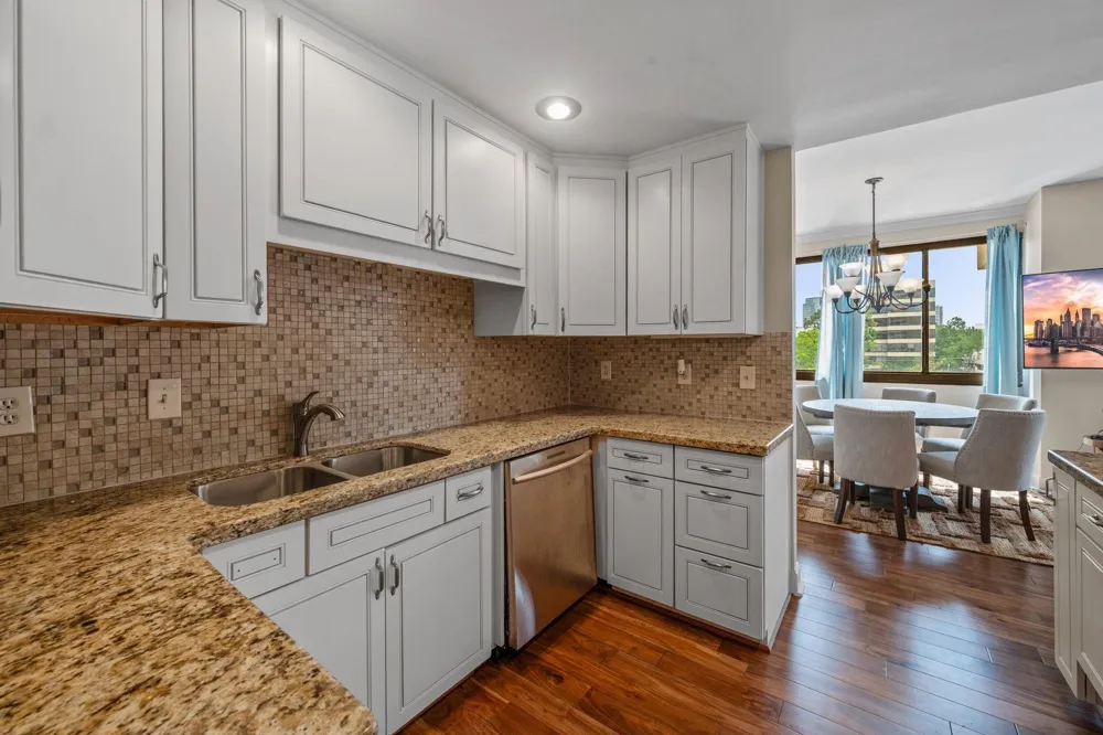 49 Briar Hollow Lane #401 Houston, TX 77027