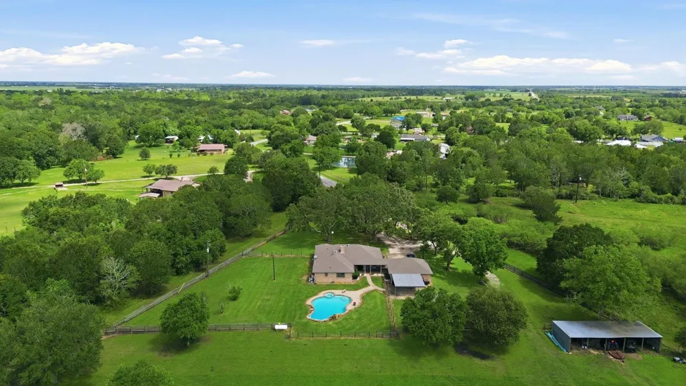 1711 Eagle Nest Acres Drive Wallis, TX 77485