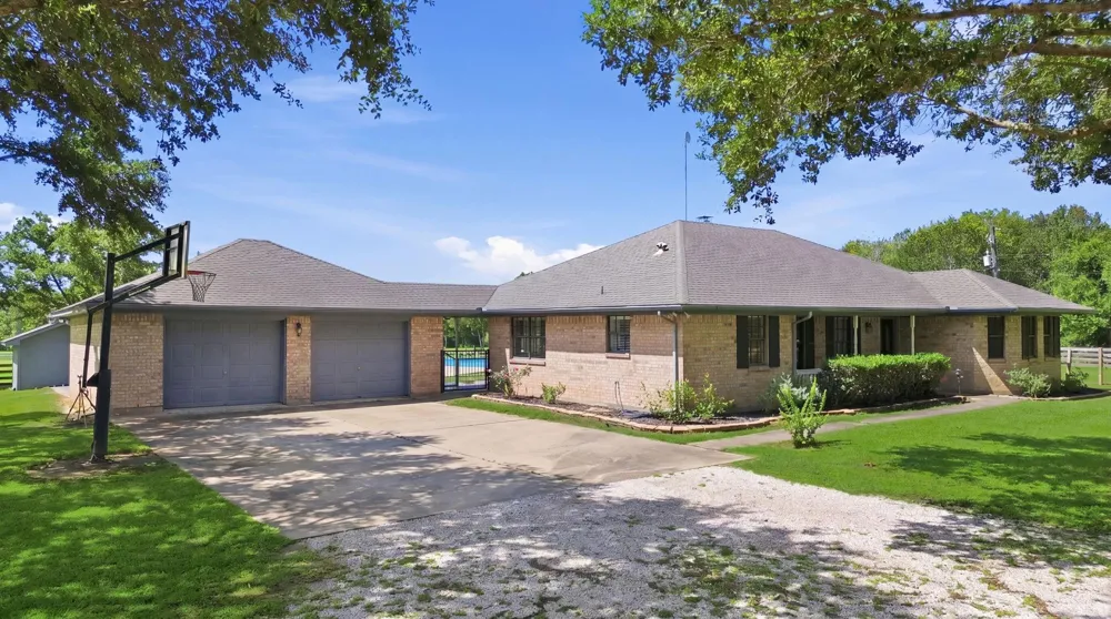 1711 Eagle Nest Acres Drive Wallis, TX 77485