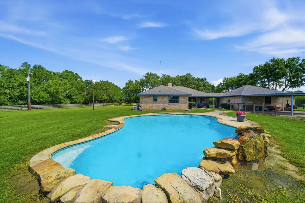 1711 Eagle Nest Acres Drive Wallis, TX 77485