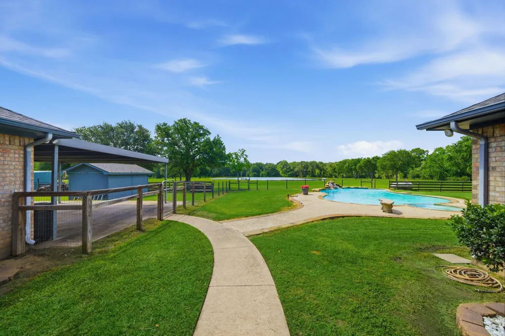 1711 Eagle Nest Acres Drive Wallis, TX 77485