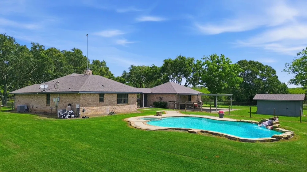 1711 Eagle Nest Acres Drive Wallis, TX 77485