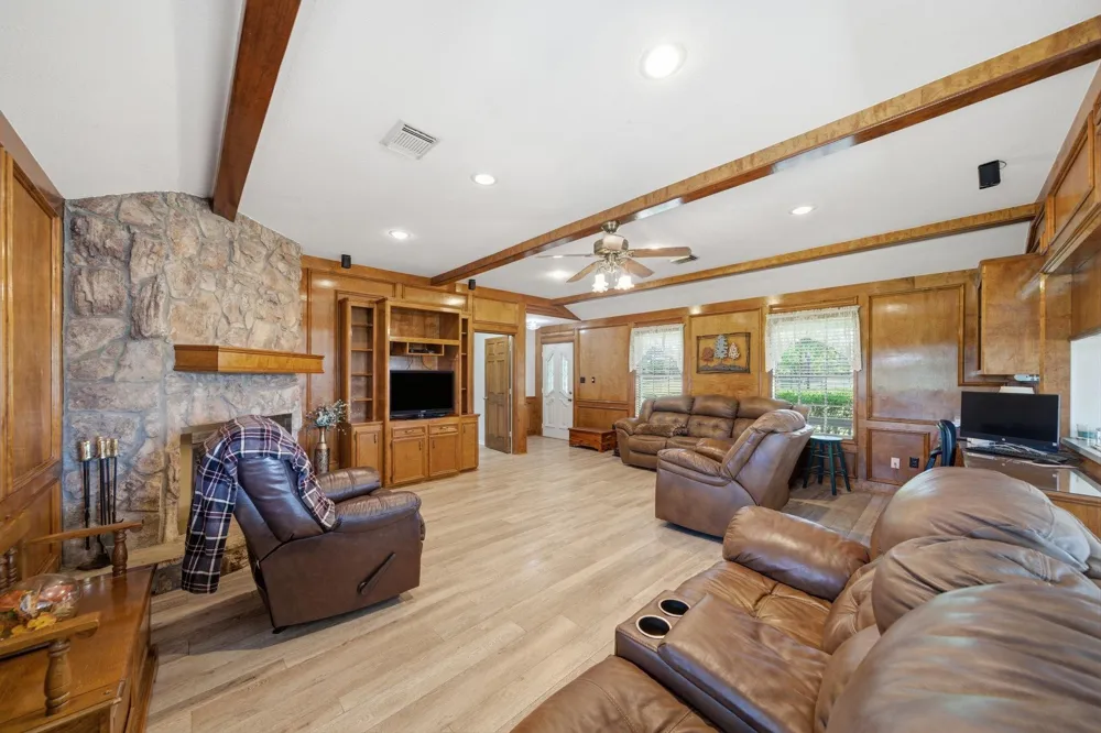 1711 Eagle Nest Acres Drive Wallis, TX 77485