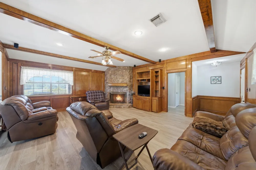 1711 Eagle Nest Acres Drive Wallis, TX 77485