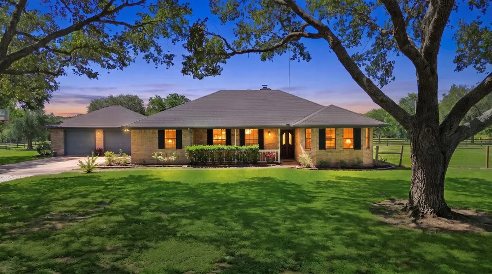1711 Eagle Nest Acres Drive Wallis, TX 77485
