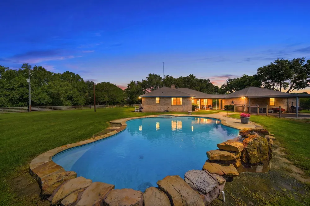 1711 Eagle Nest Acres Drive Wallis, TX 77485