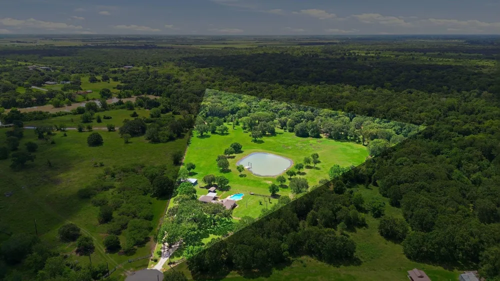 1711 Eagle Nest Acres Drive Wallis, TX 77485