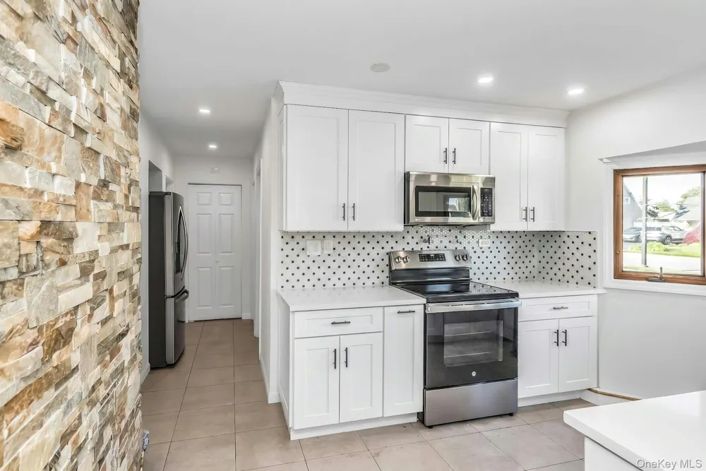 38 Fireplace Lane Hicksville, NY 11801