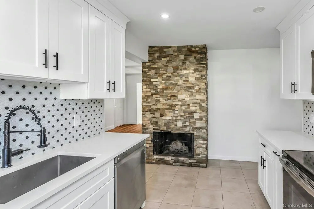 38 Fireplace Lane Hicksville, NY 11801