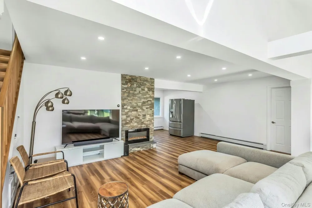 38 Fireplace Lane Hicksville, NY 11801
