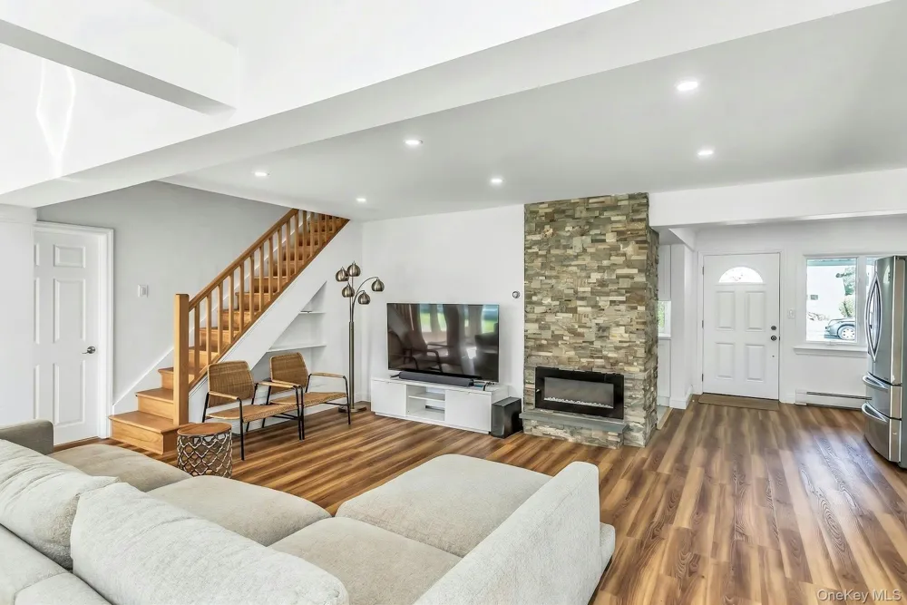 38 Fireplace Lane Hicksville, NY 11801