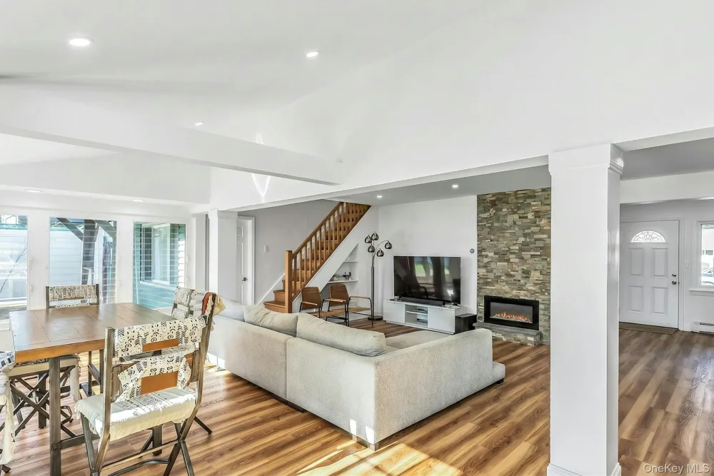 38 Fireplace Lane Hicksville, NY 11801