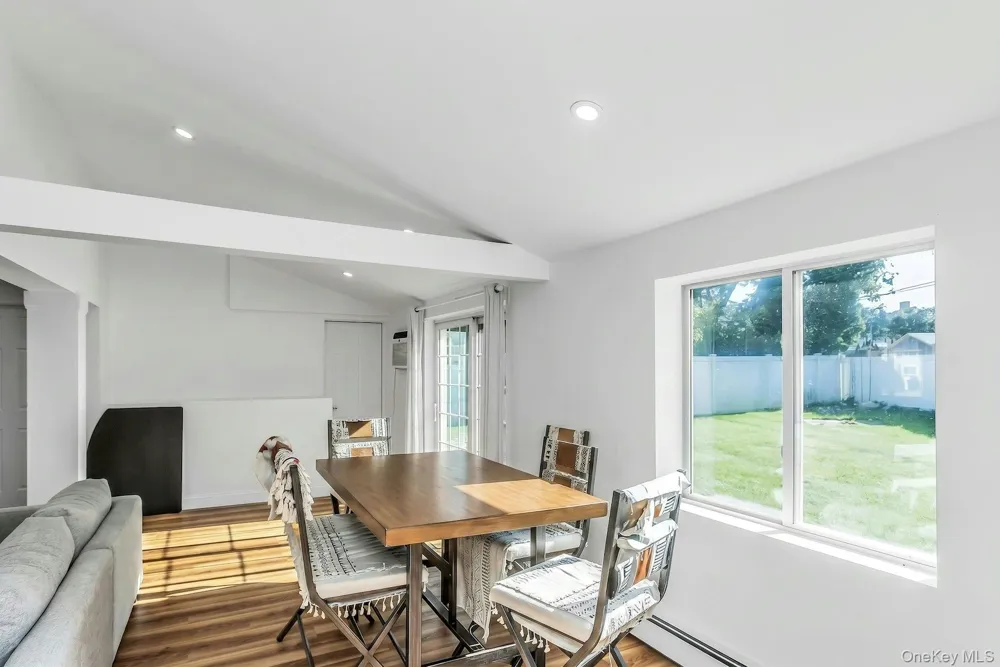 38 Fireplace Lane Hicksville, NY 11801