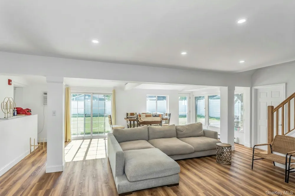 38 Fireplace Lane Hicksville, NY 11801