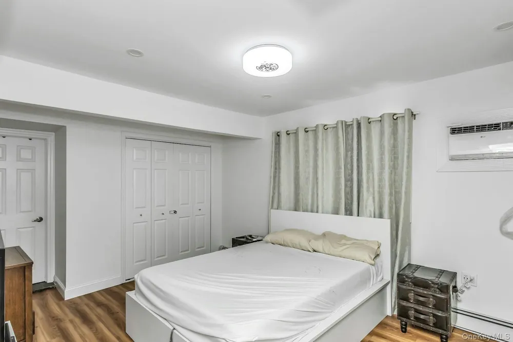 38 Fireplace Lane Hicksville, NY 11801