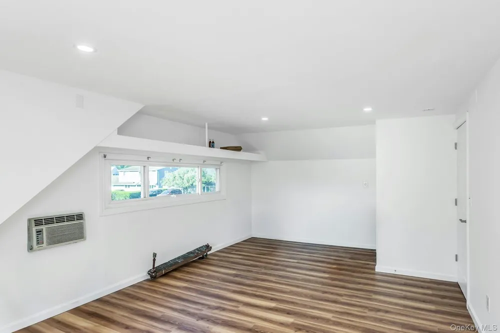 38 Fireplace Lane Hicksville, NY 11801