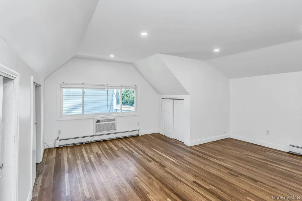38 Fireplace Lane Hicksville, NY 11801