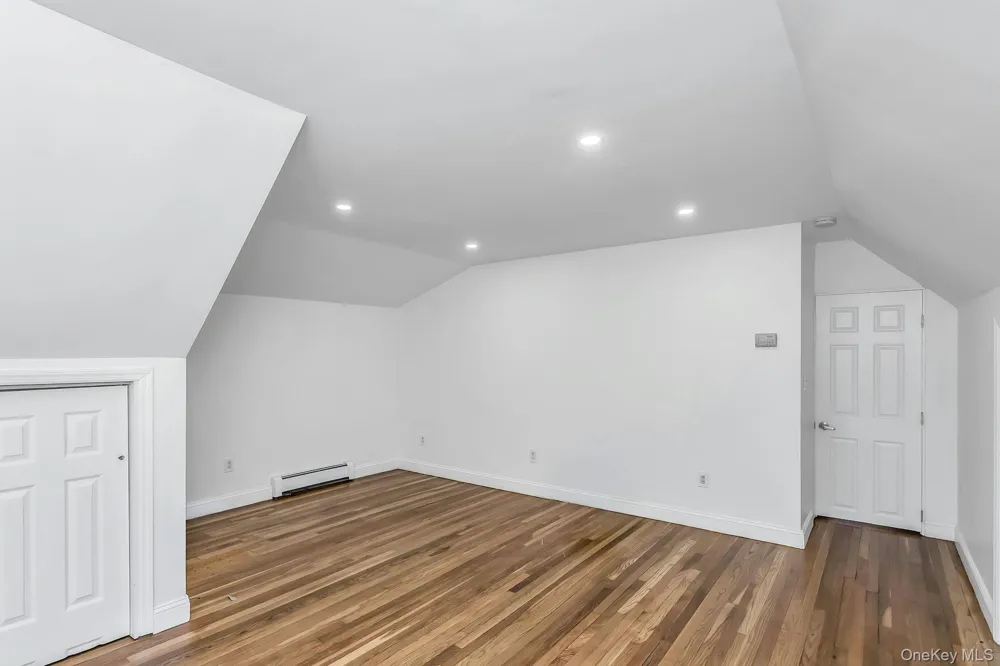 38 Fireplace Lane Hicksville, NY 11801