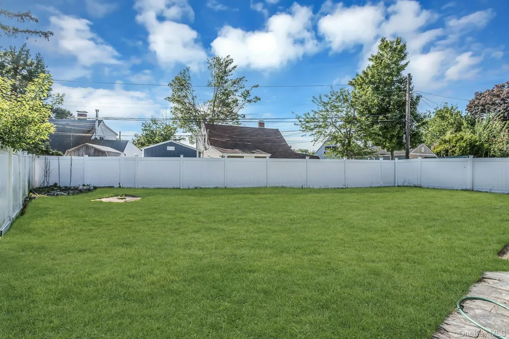 38 Fireplace Lane Hicksville, NY 11801