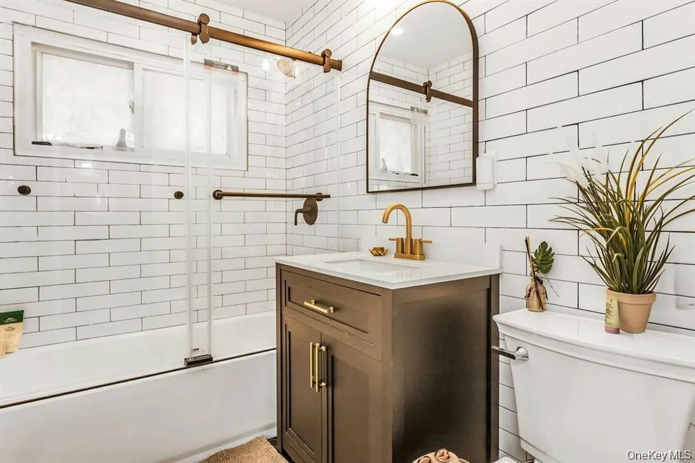 38 Fireplace Lane Hicksville, NY 11801
