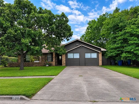 1602 Nimitz Circle
