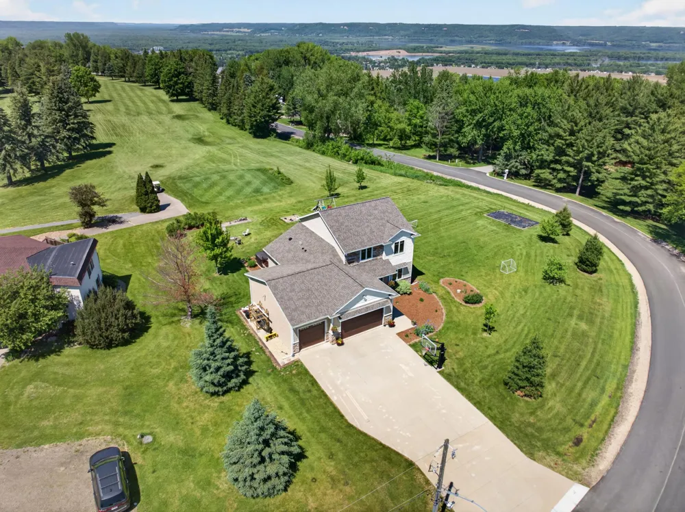 217 Skyline Drive Wabasha, MN 55981