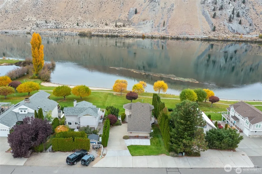 345 Lakefront Drive Orondo, WA 98843