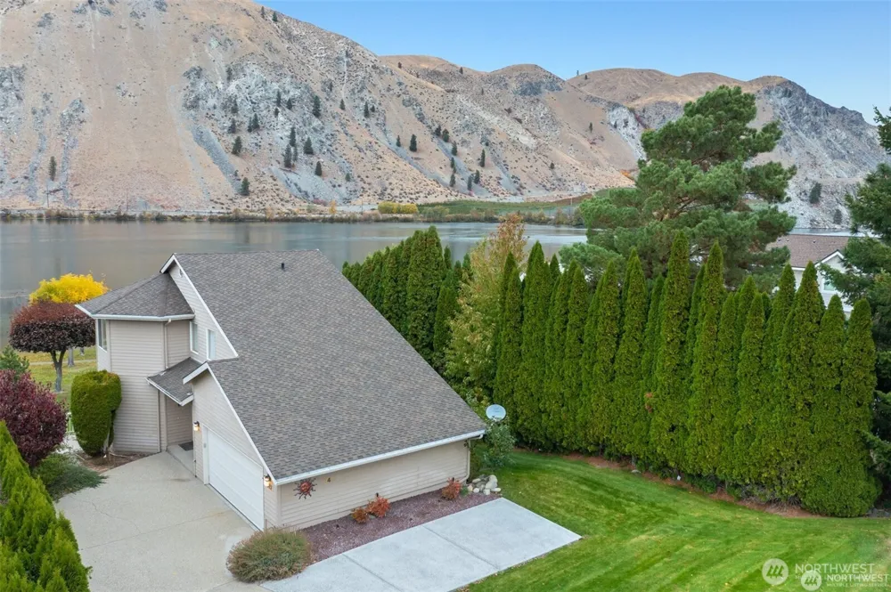 345 Lakefront Drive Orondo, WA 98843