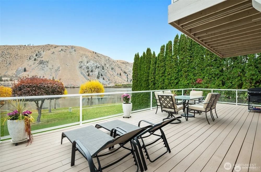345 Lakefront Drive Orondo, WA 98843