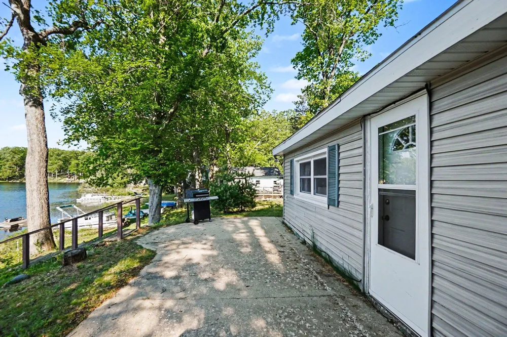 5207 E High Tower Lake Road Hesperia, MI 49421