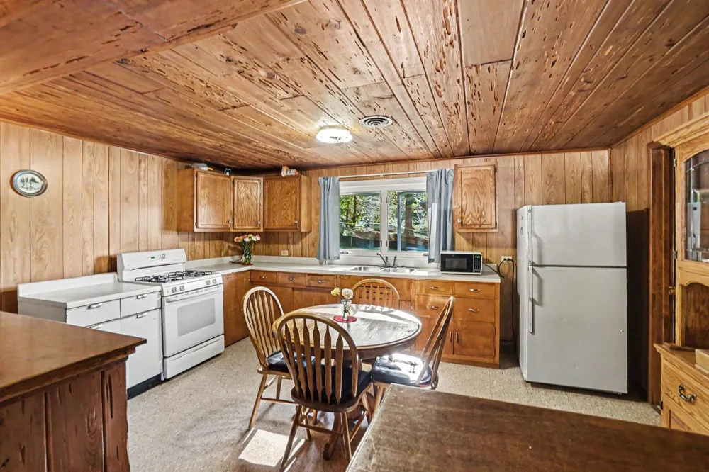 5207 E High Tower Lake Road Hesperia, MI 49421
