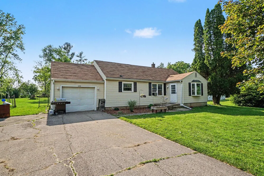 1230 Longfellow Avenue Blackman Charter Township, MI 49202