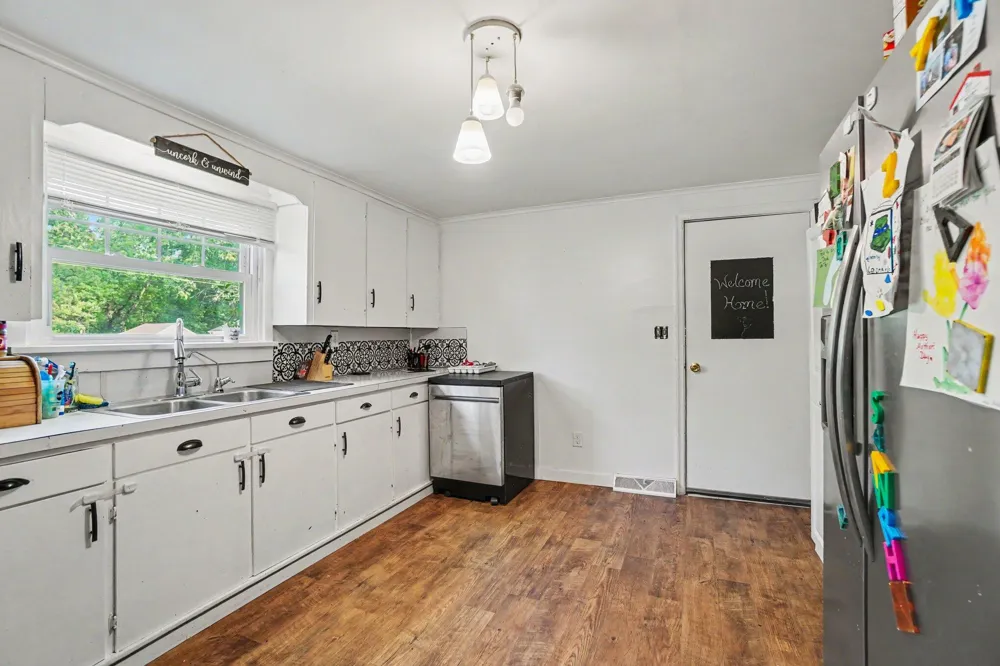 1230 Longfellow Avenue Blackman Charter Township, MI 49202