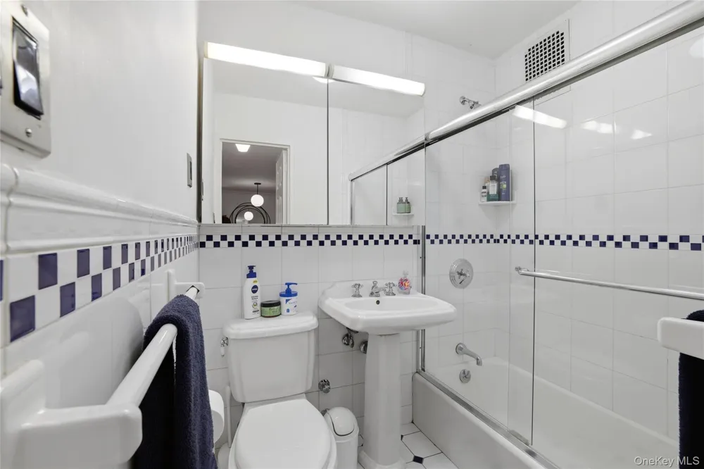 337 E 50th Street #2E New York (Manhattan), NY 10022
