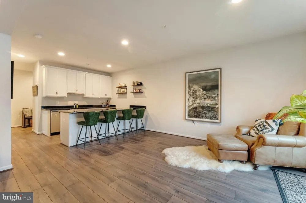 19006 CORAL REEF SQUARE Leesburg, VA 20176