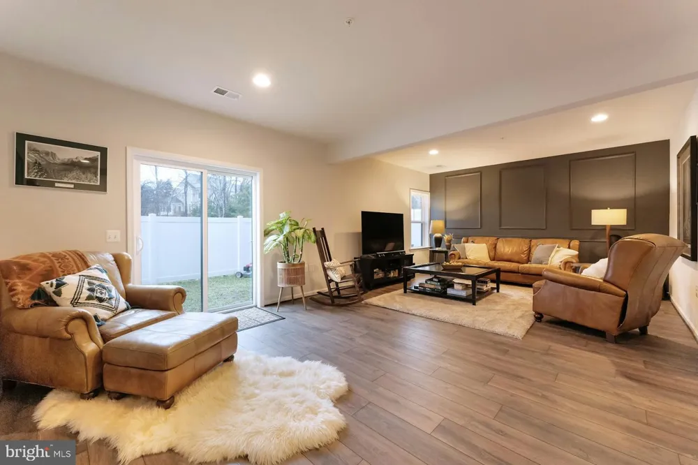 19006 CORAL REEF SQUARE Leesburg, VA 20176