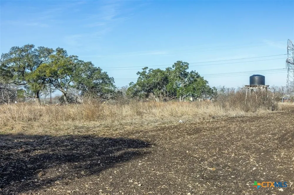 600 River Road Martindale, TX 78655