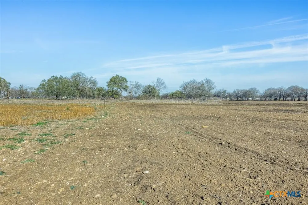 600 River Road Martindale, TX 78655