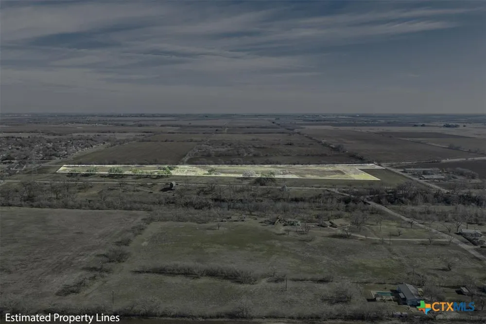 600 River Road Martindale, TX 78655