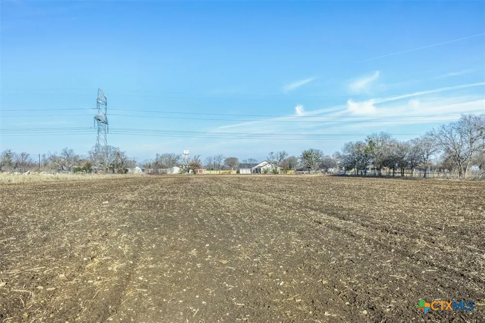 600 River Road Martindale, TX 78655